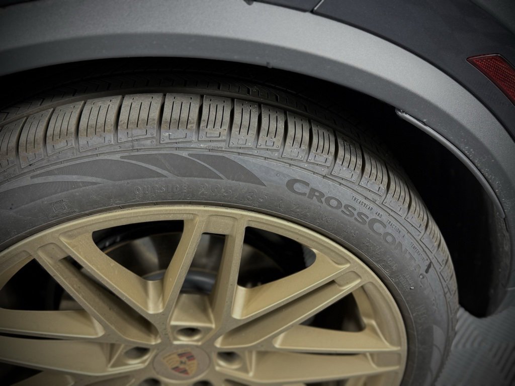 New 2024 Porsche Macan 4 Electric image 17