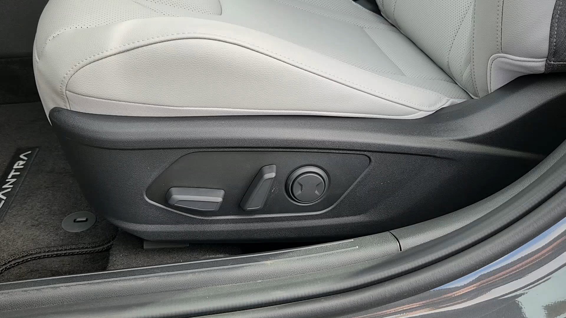 New 2026 Hyundai Elantra Limited image 8