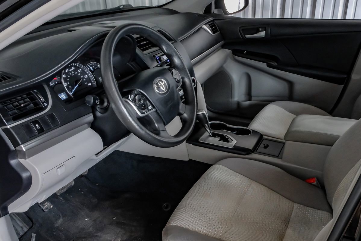 Used 2012 Toyota Camry LE FWD image 14