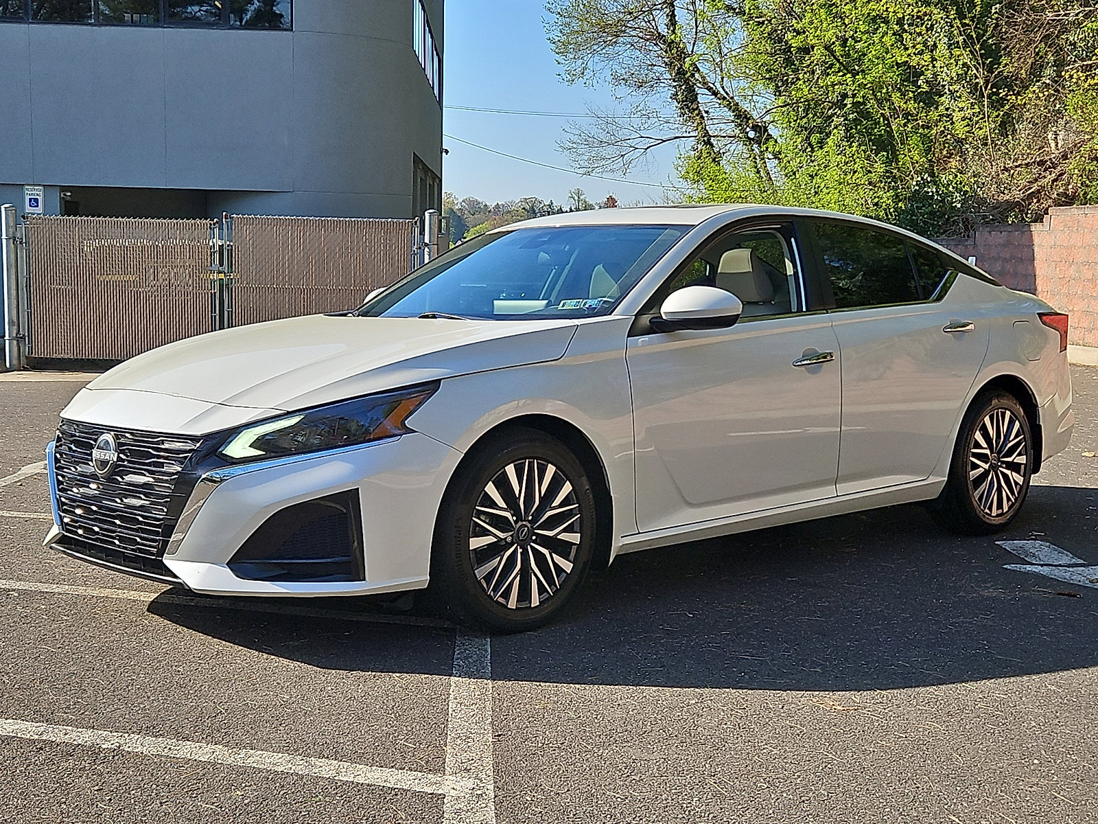 Certified 2023 Nissan Altima 2.5 SV w/ SV Premium Package FWD image 3