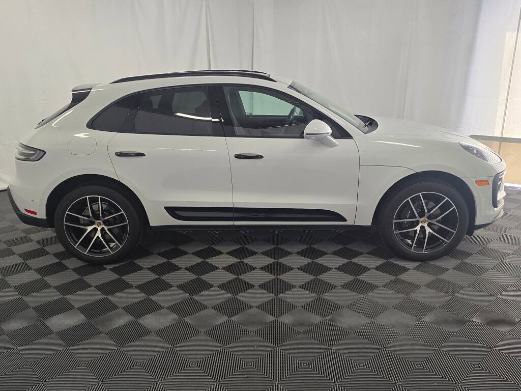 Certified 2023 Porsche Macan AWD/4WD image 8