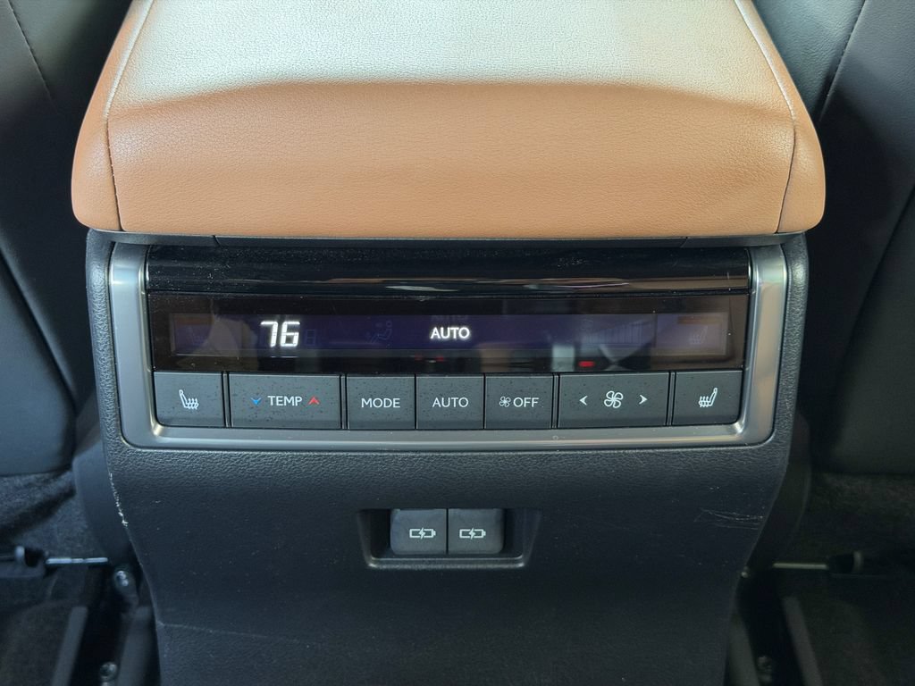 Used 2024 Lexus GX 550 w/ Accessory Package (31) AWD/4WD image 10