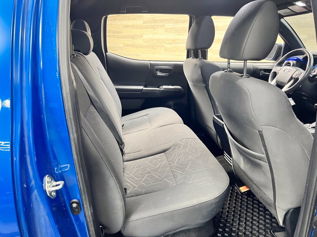 Used 2017 Toyota Tacoma TRD Sport AWD/4WD image 14