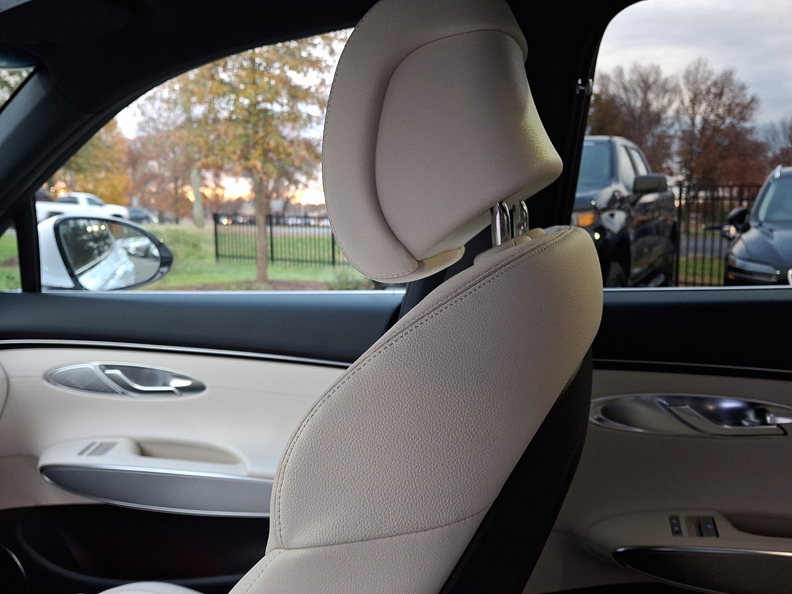 Certified 2025 Genesis Electrified GV70 image 17