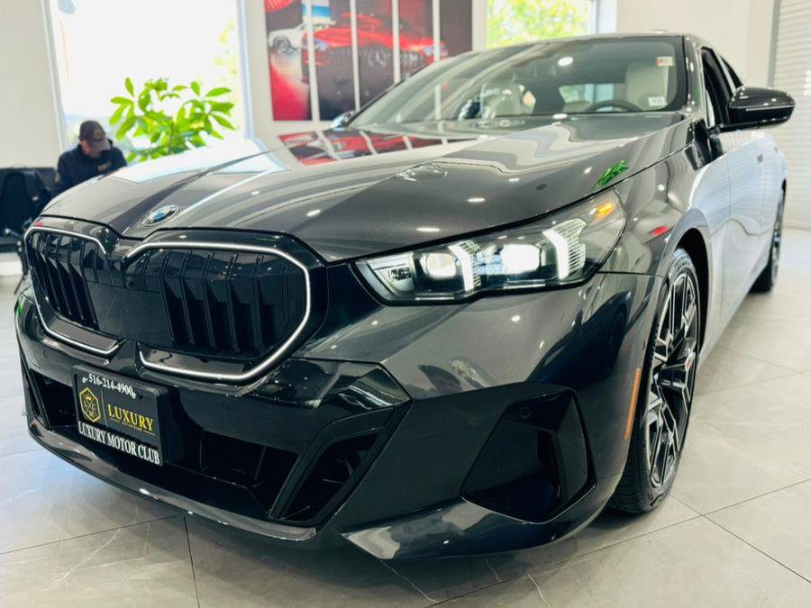 Used 2024 BMW 540i xDrive w/ Premium Package image 3