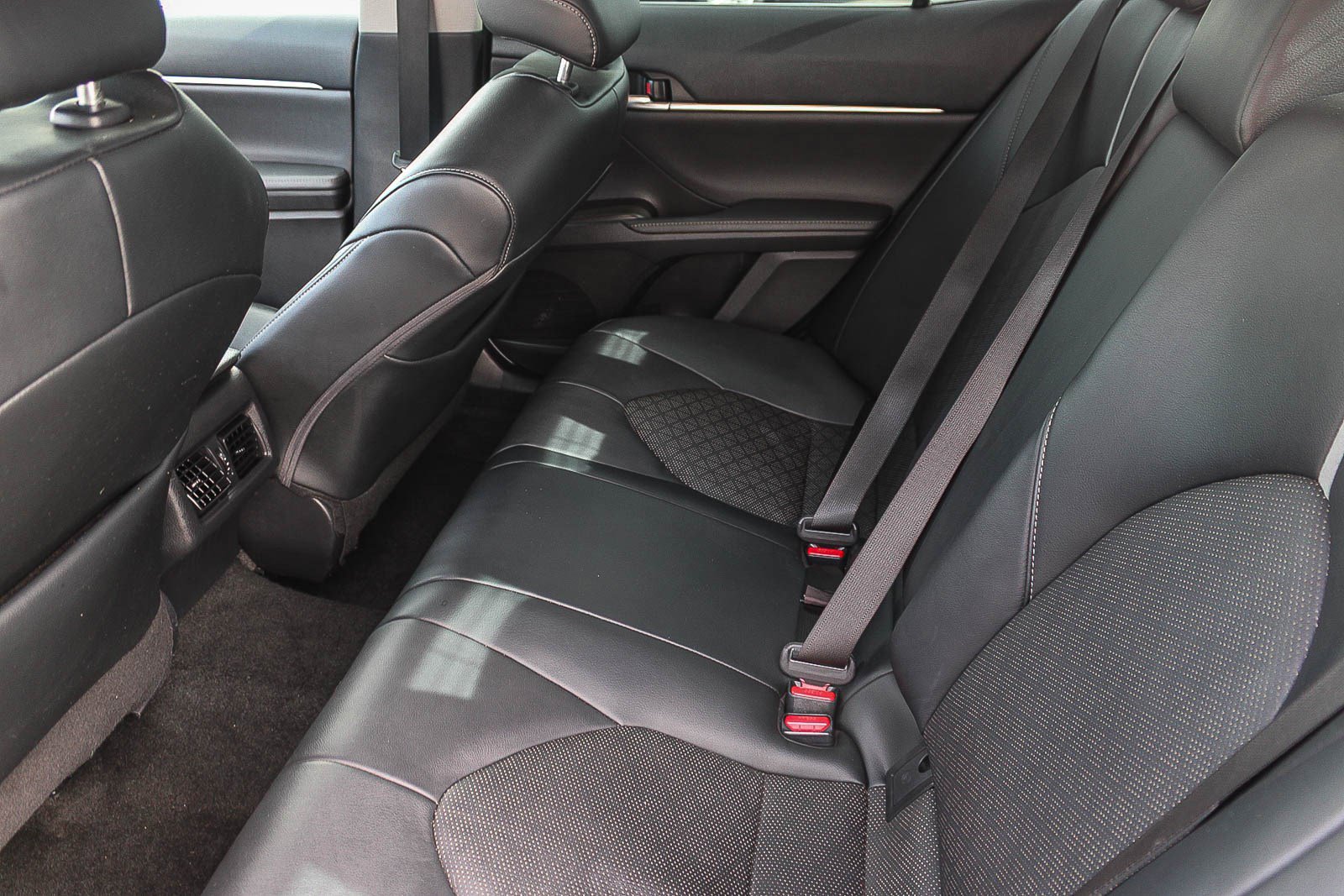 Used 2022 Toyota Camry XSE image 19