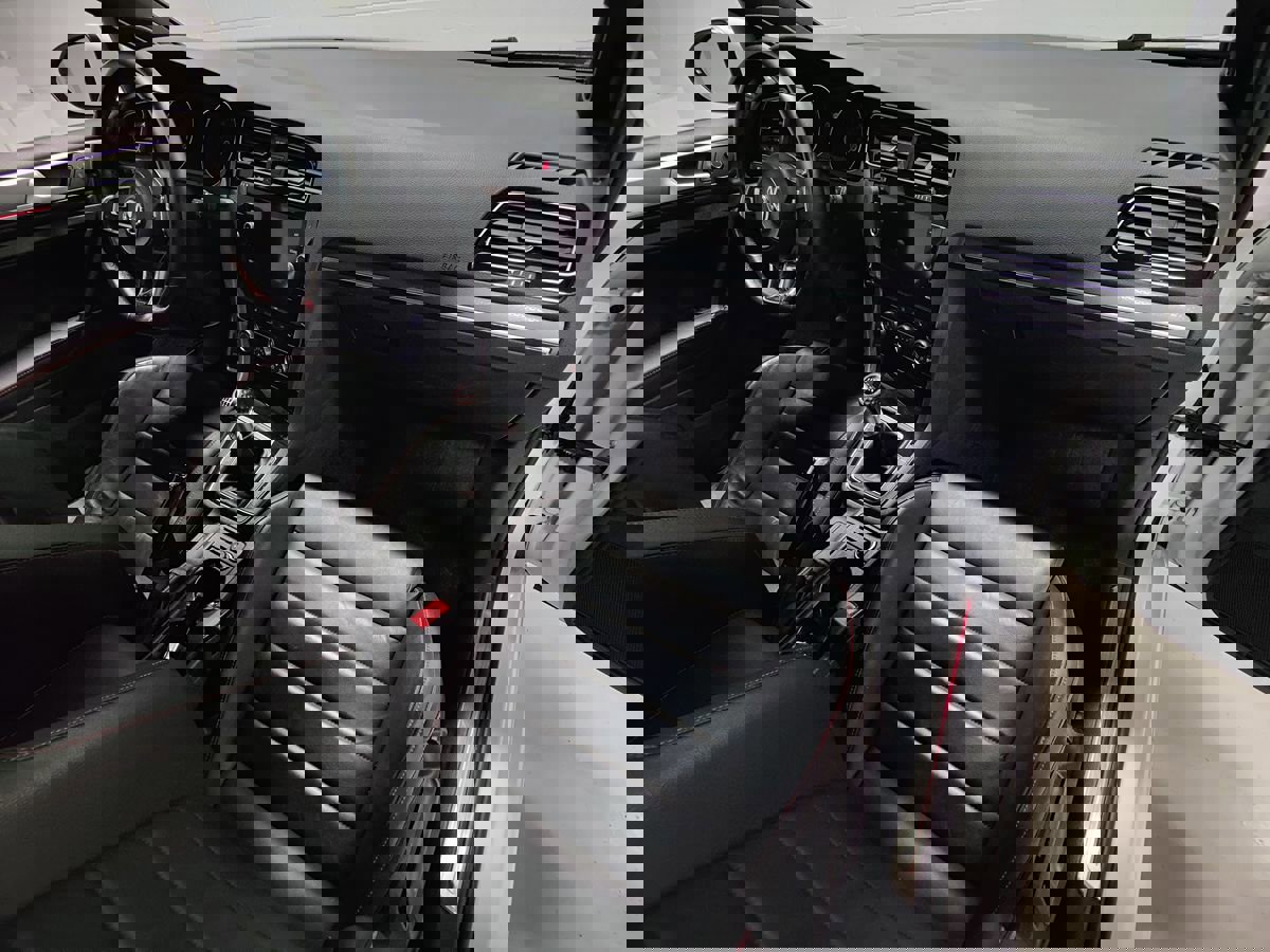 Used 2019 Volkswagen GTI SE w/ SE Experience Package image 10