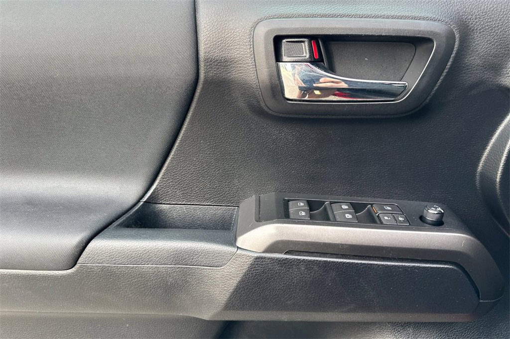 Used 2019 Toyota Tacoma TRD Sport image 12