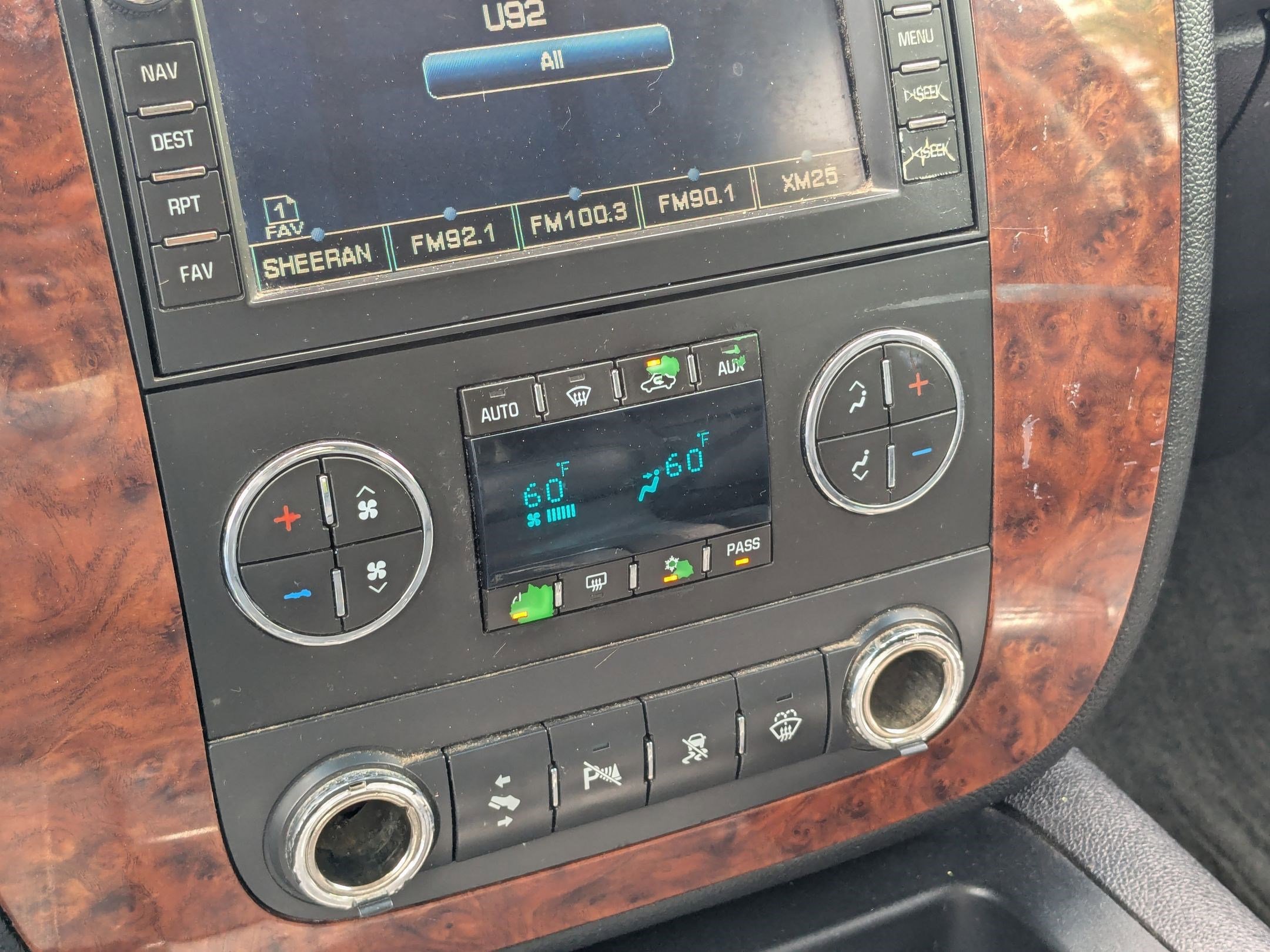 Used 2007 Chevrolet Tahoe LTZ w/ LTZ Preferred Equipment Group AWD/4WD image 25
