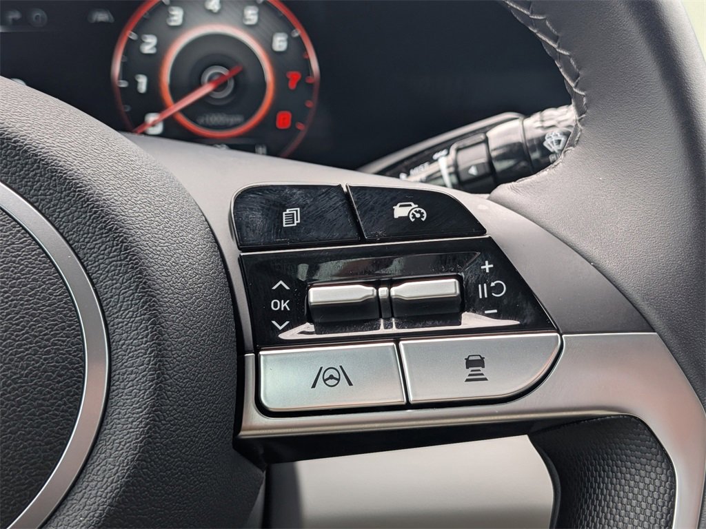 Certified 2025 Hyundai Elantra Limited image 26