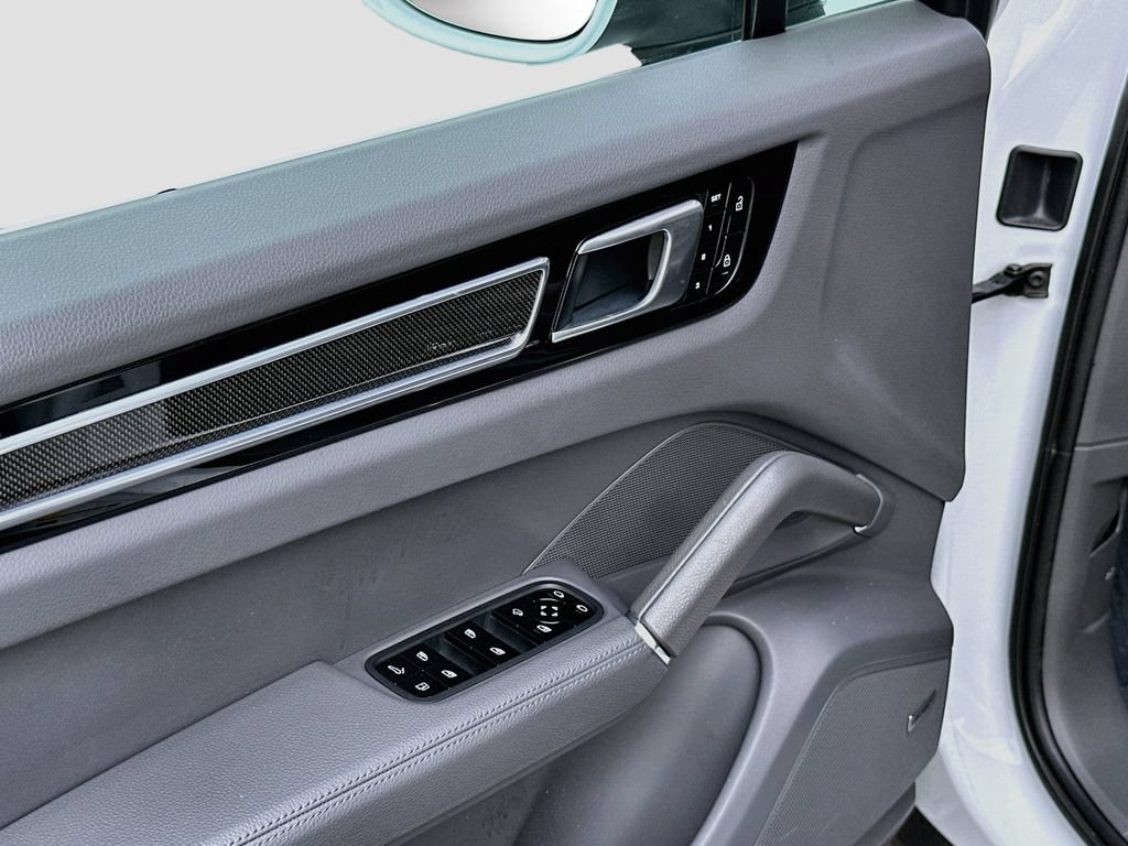 Certified 2020 Porsche Cayenne E-Hybrid AWD/4WD image 20