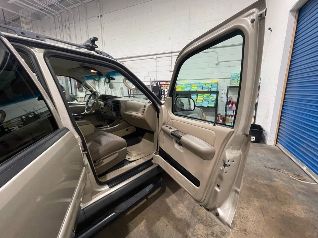 Used 2004 Ford Explorer Sport Trac XLT AWD/4WD image 33