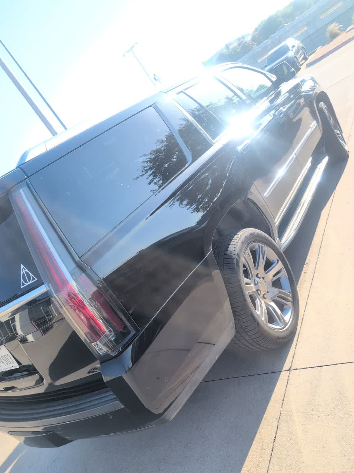 Used 2018 Cadillac Escalade ESV Luxury RWD image 12