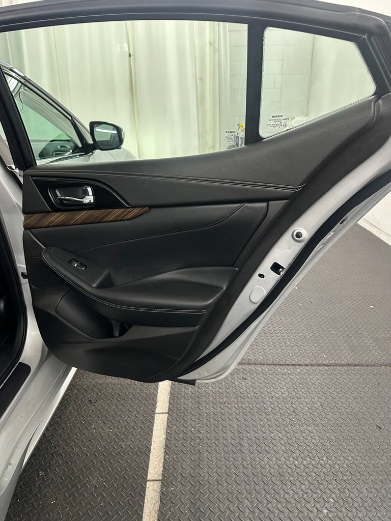 Used 2017 Nissan Maxima Platinum FWD image 29