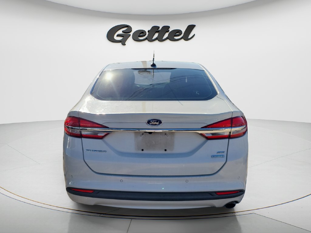 Used 2017 Ford Fusion SE FWD image 3