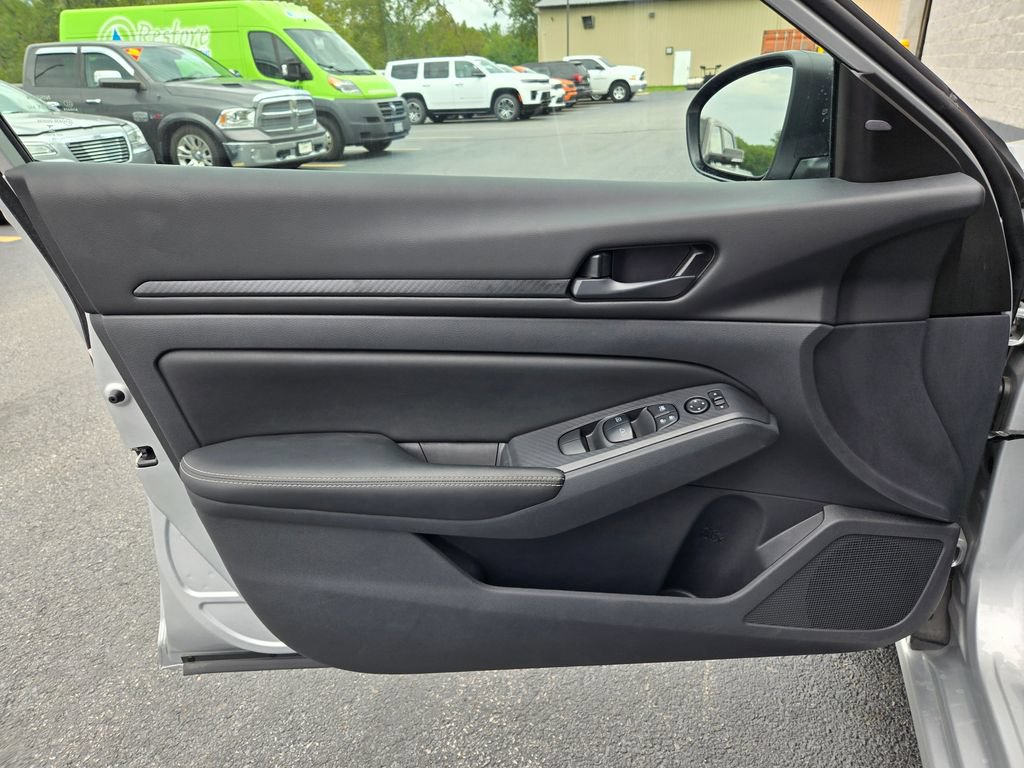 Used 2026 Nissan Altima 2.5 SV AWD/4WD image 11