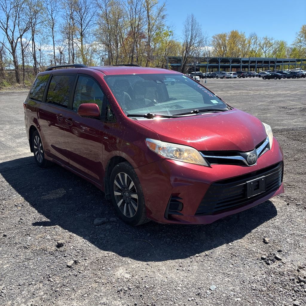 Used 2018 Toyota Sienna LE AWD/4WD image 2