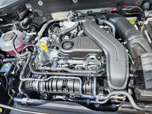 New 2025 Volkswagen Taos SE image 26