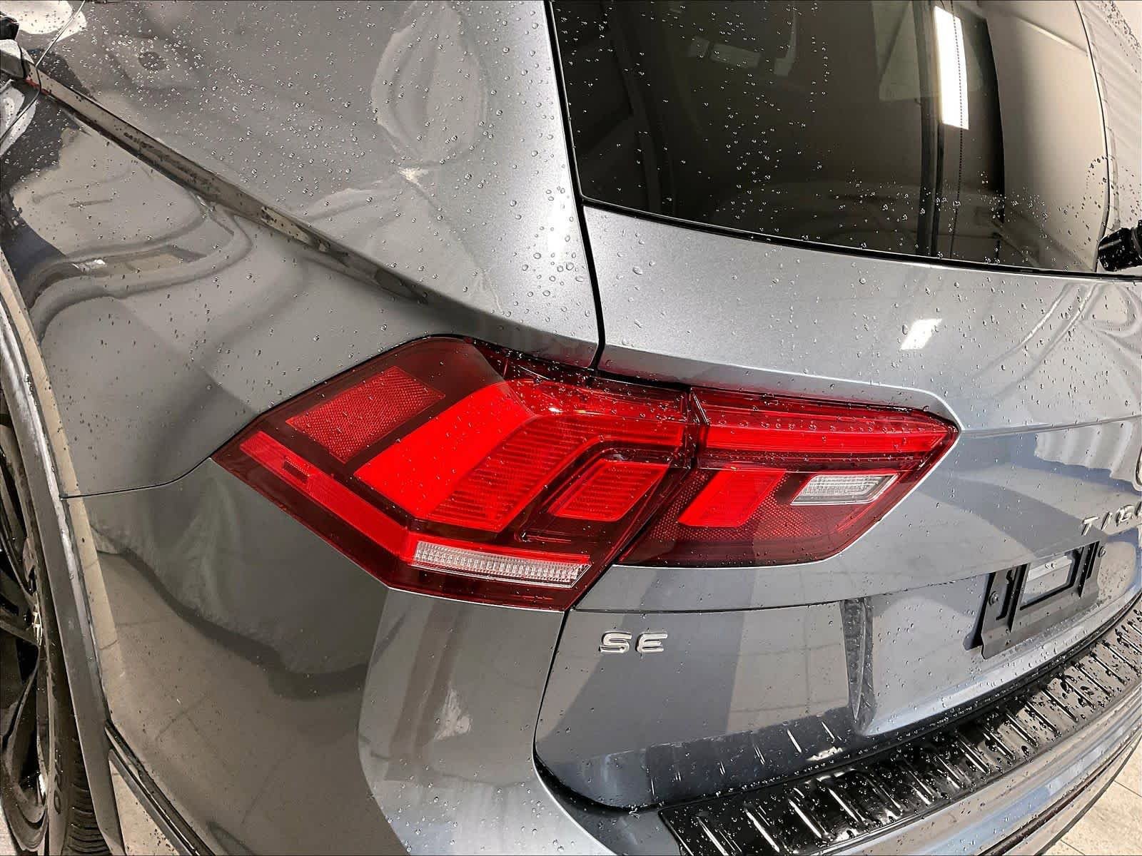Used 2024 Volkswagen Tiguan SE R-Line AWD/4WD image 34