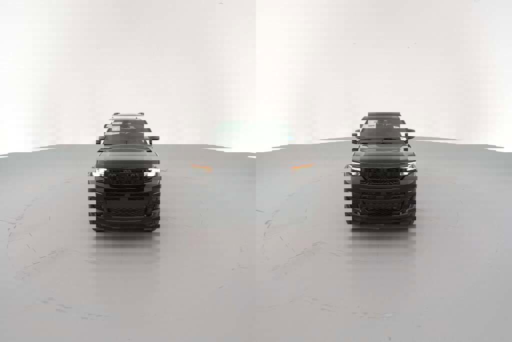 New 2025 Jeep Grand Cherokee L Laredo image 2