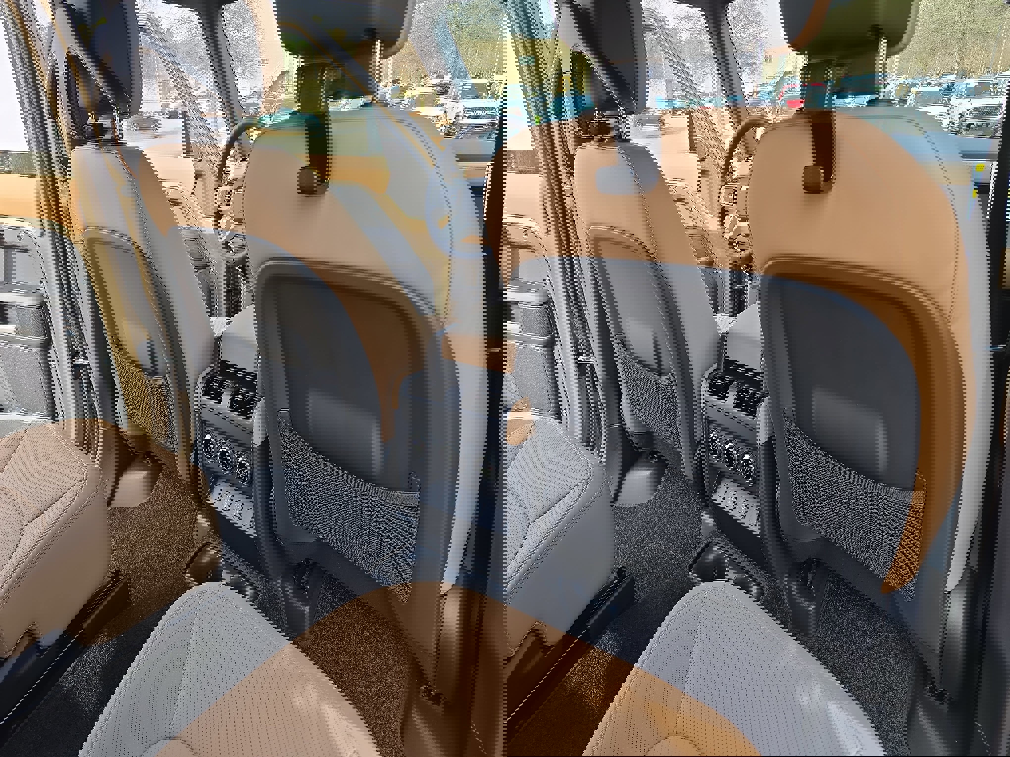 New 2026 Land Rover Defender 130 X-Dynamic SE image 11