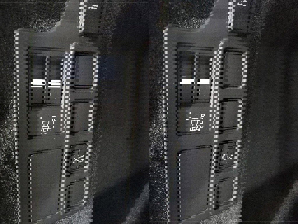 New 2025 Land Rover Discovery S image 29