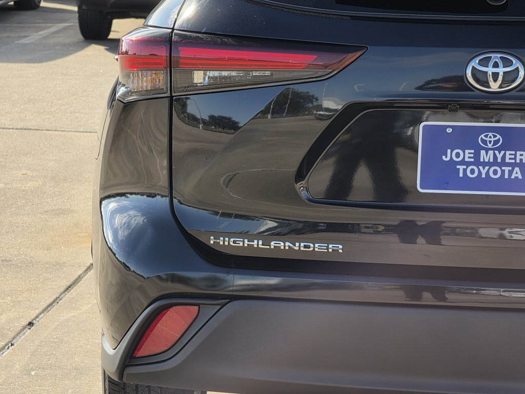 Used 2021 Nissan Kicks SR w/ Exterior Package FWD image 10
