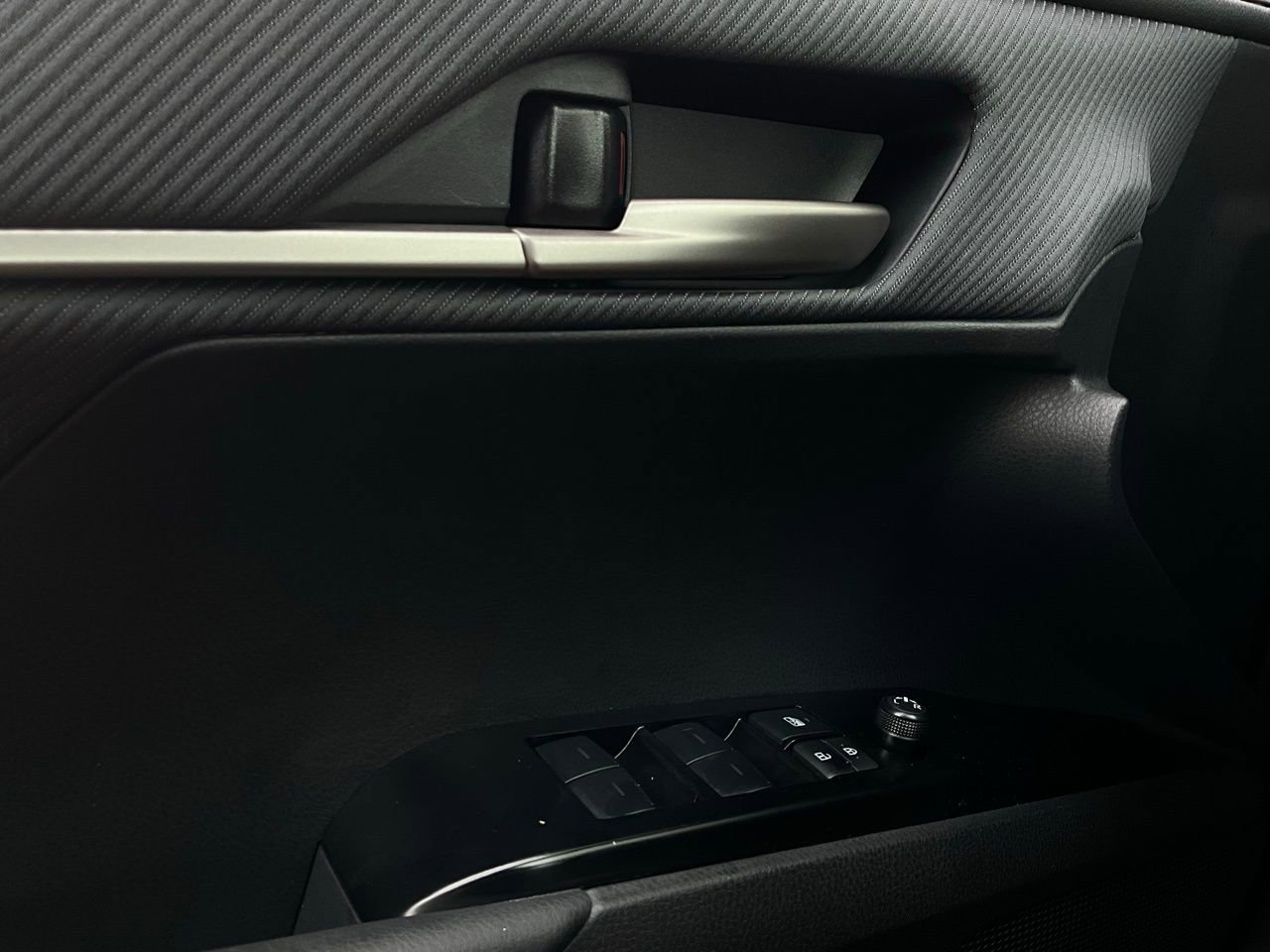 Used 2025 Toyota Camry SE image 21