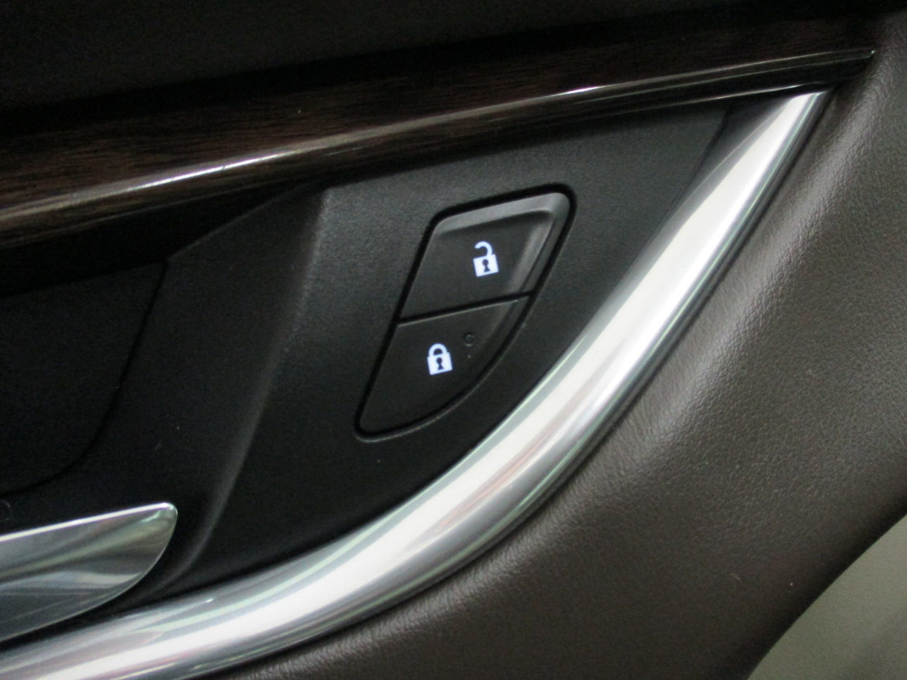 Used 2017 Buick LaCrosse Preferred image 16