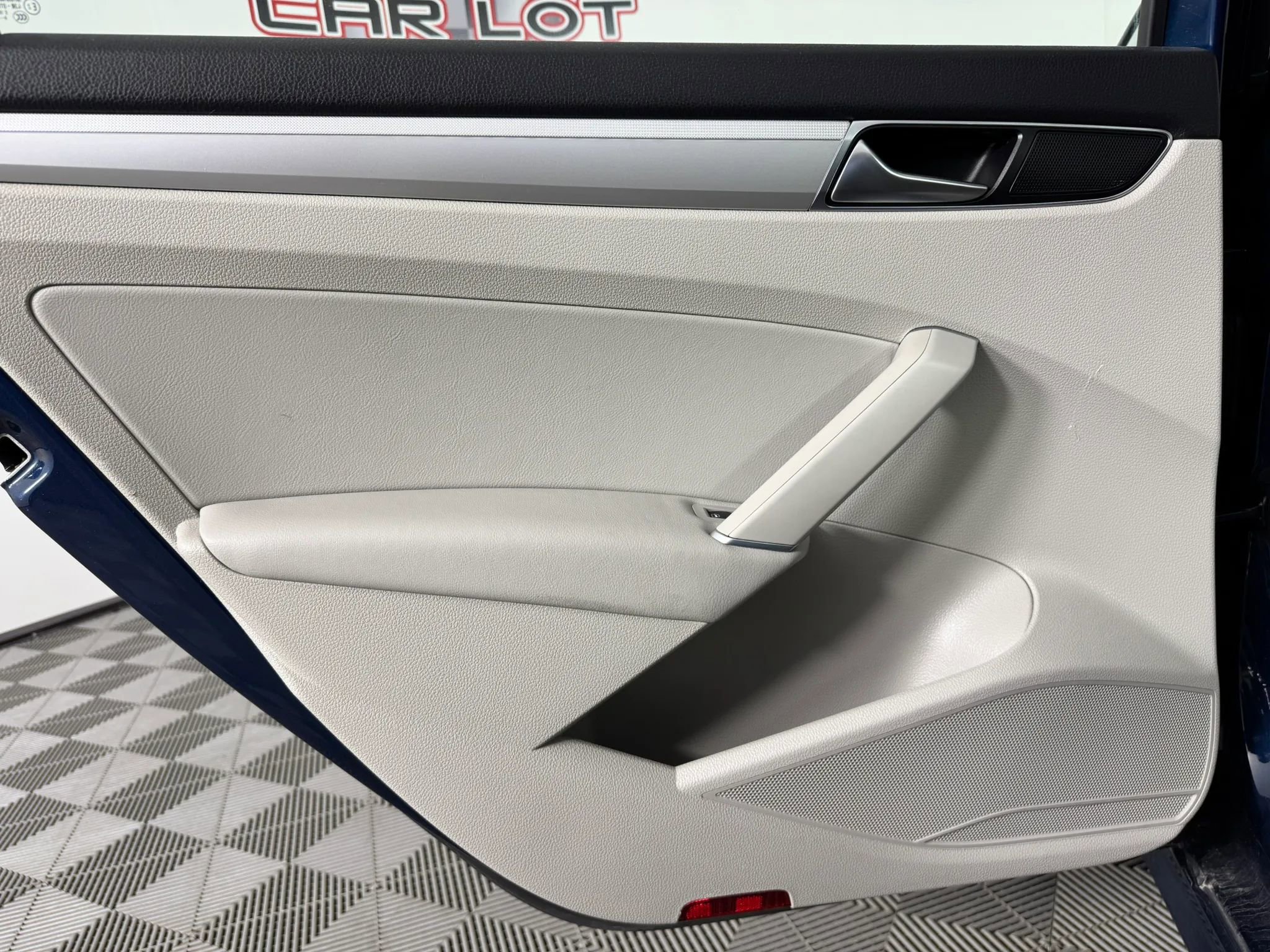 Used 2019 Volkswagen Passat 2.0T Wolfsburg w/ Wheels & Sunroof Package image 42