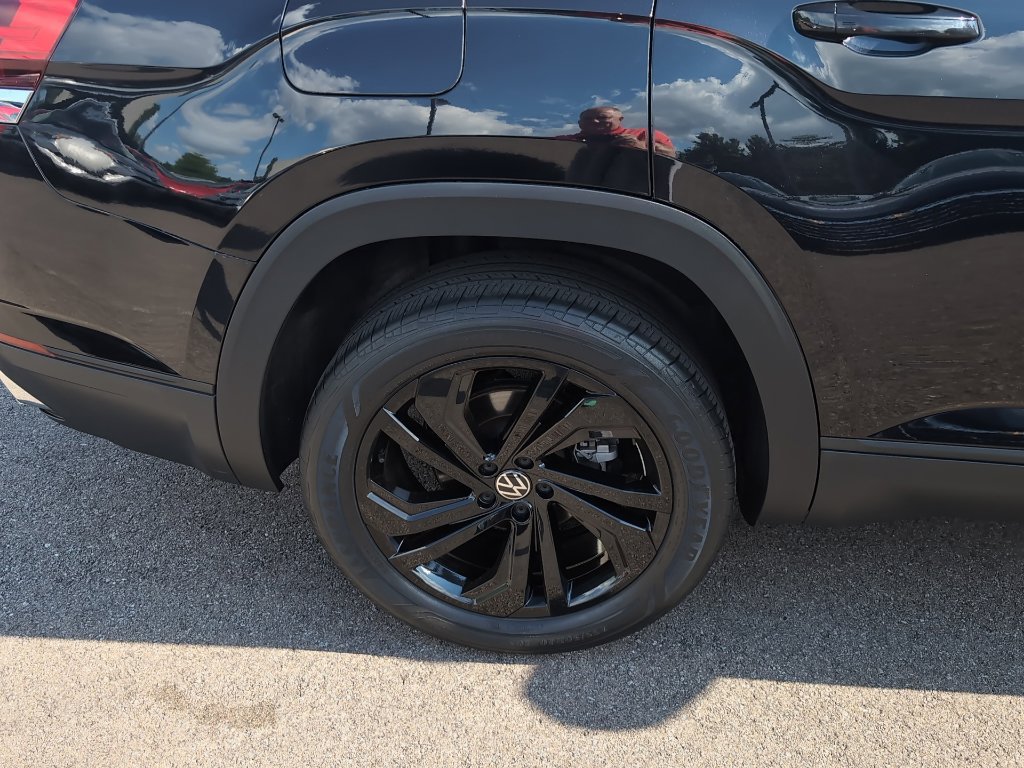 Used 2022 Volkswagen Atlas SE w/ Black Wheel Package FWD image 4