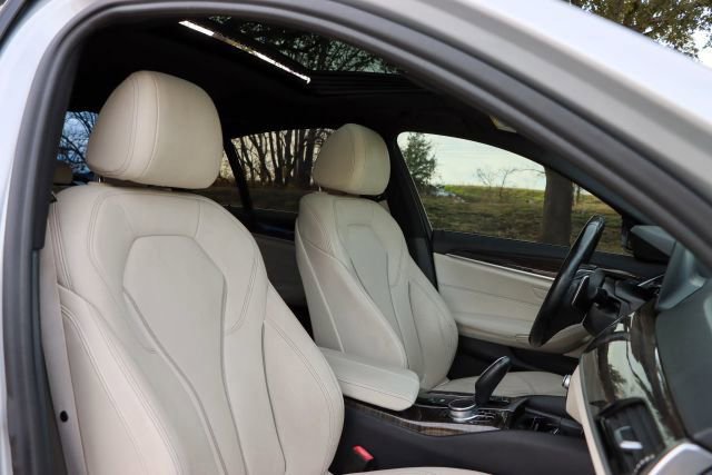 Used 2017 BMW 540i xDrive image 21