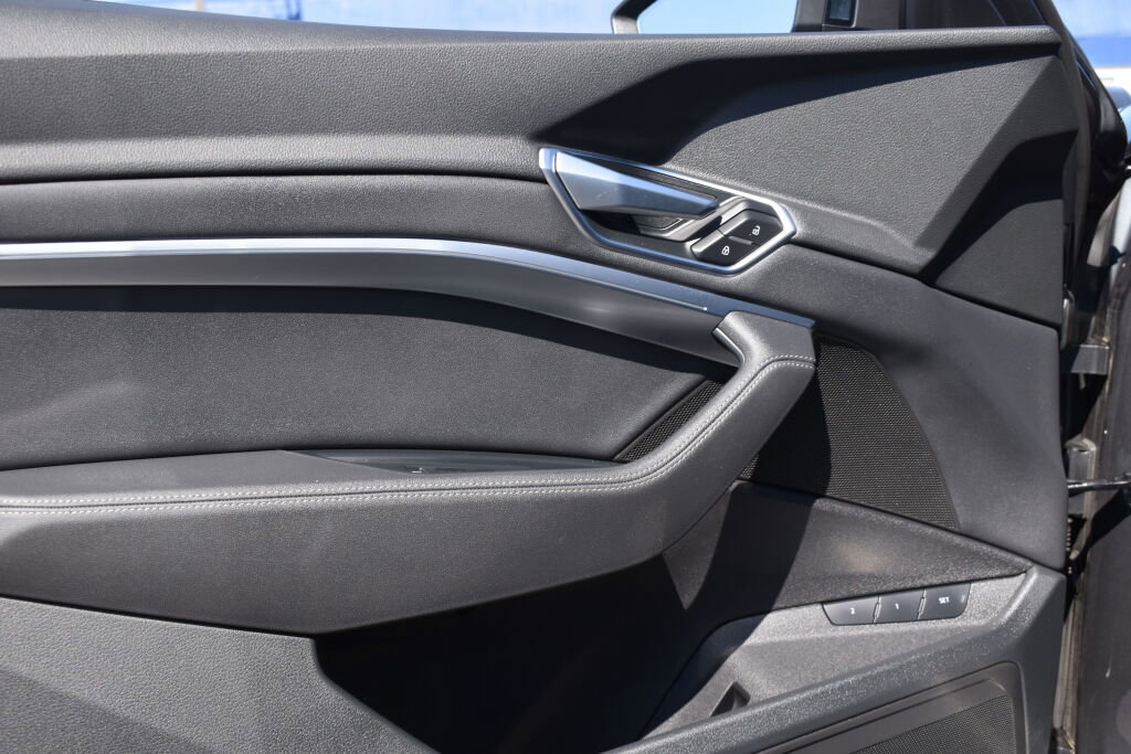 Used 2021 Audi e-tron Premium w/ Convenience Plus Package image 20