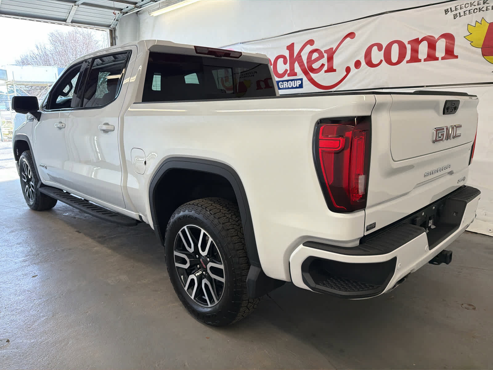 Certified 2024 GMC Sierra 1500 AT4 w/ Technology Package image 8