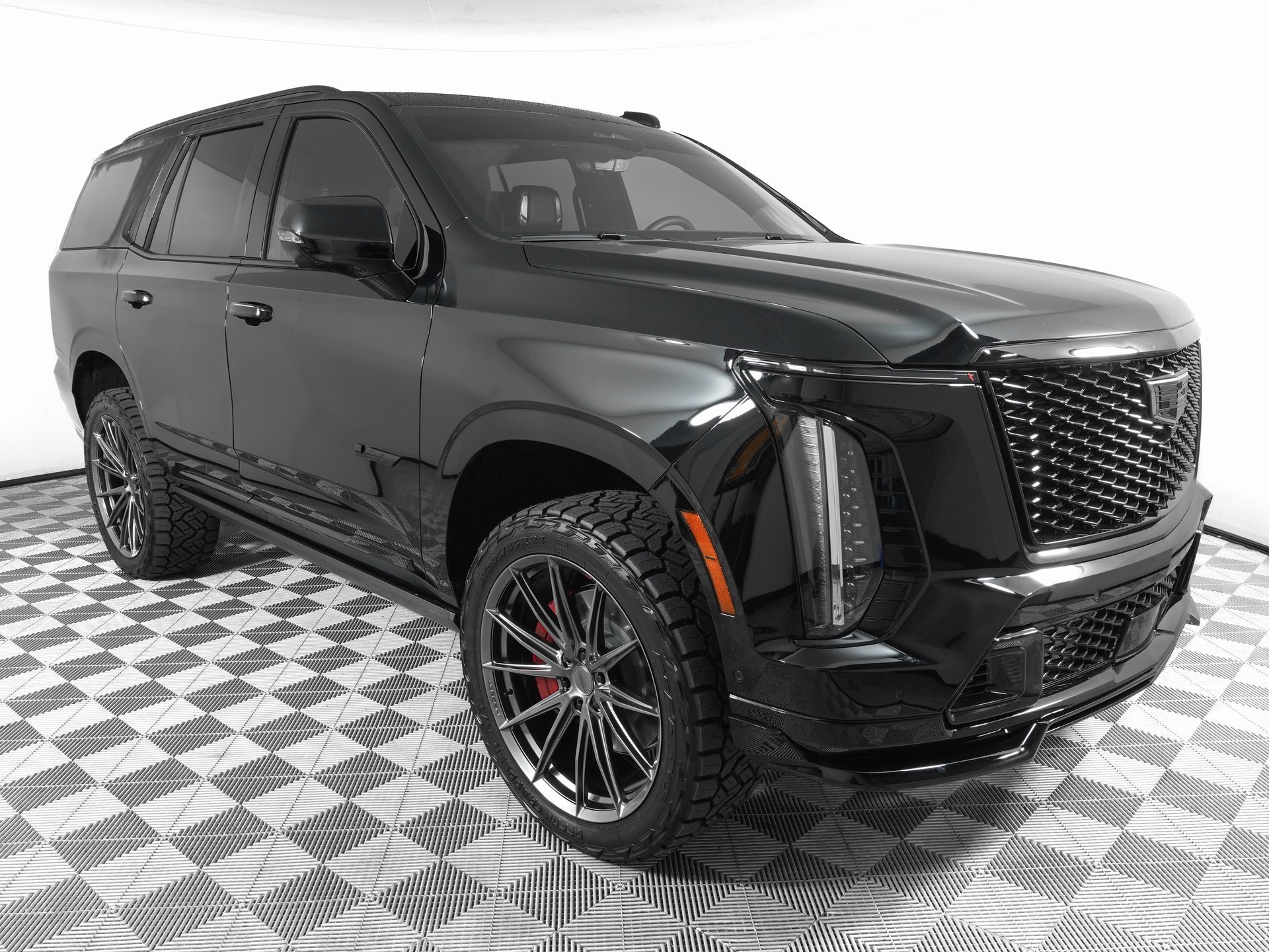 Used 2025 Cadillac Escalade V w/ LPO, ONYX Package image 4