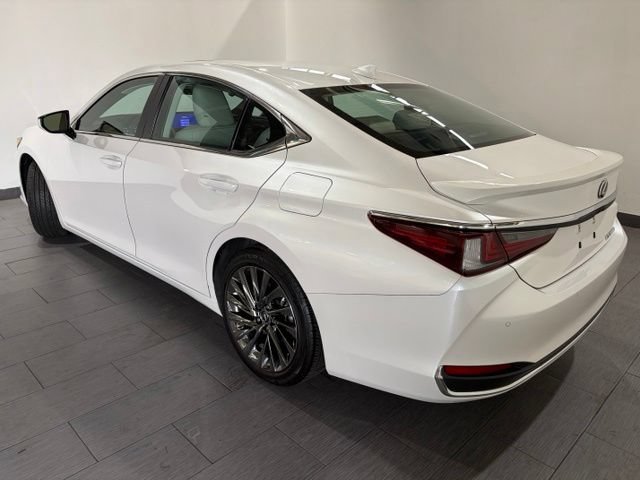 Used 2025 Lexus ES 300h Ultra Luxury w/ Accessory Package (Z1) FWD image 3