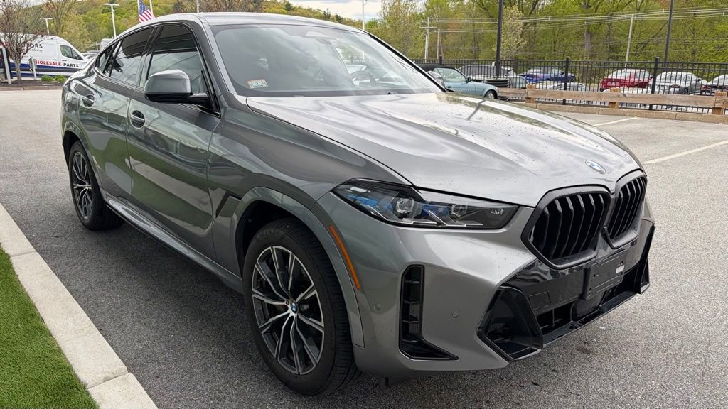 Used 2024 BMW X6 xDrive40i w/ Premium Package AWD/4WD image 4