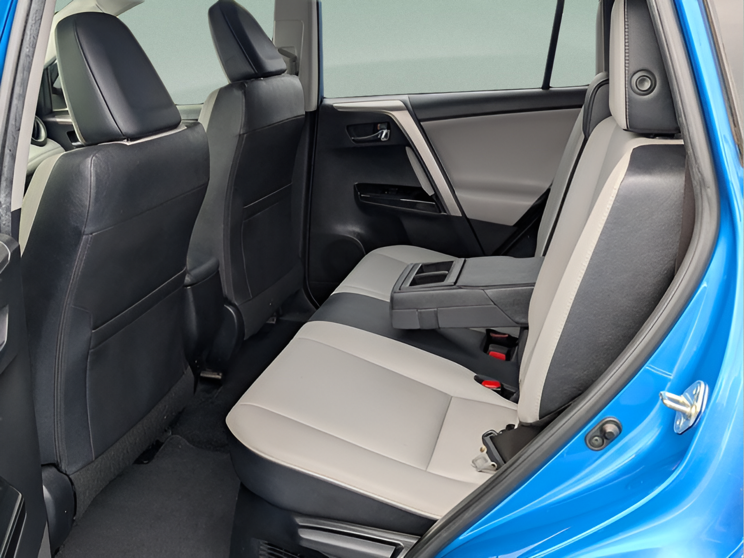 Used 2017 Toyota RAV4 Limited AWD/4WD image 8
