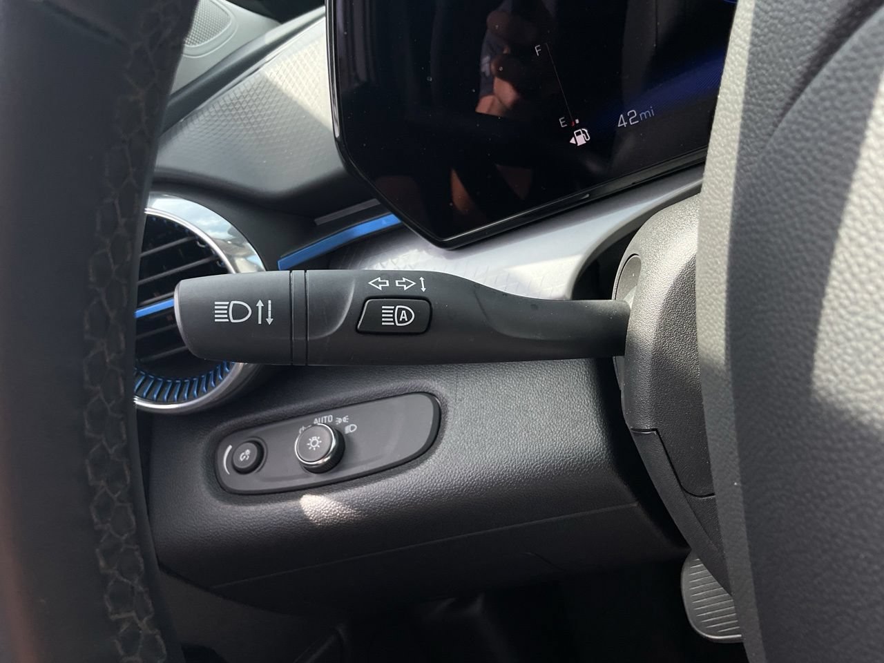 Used 2025 Chevrolet Trax LT w/ LT Convenience Package FWD image 25