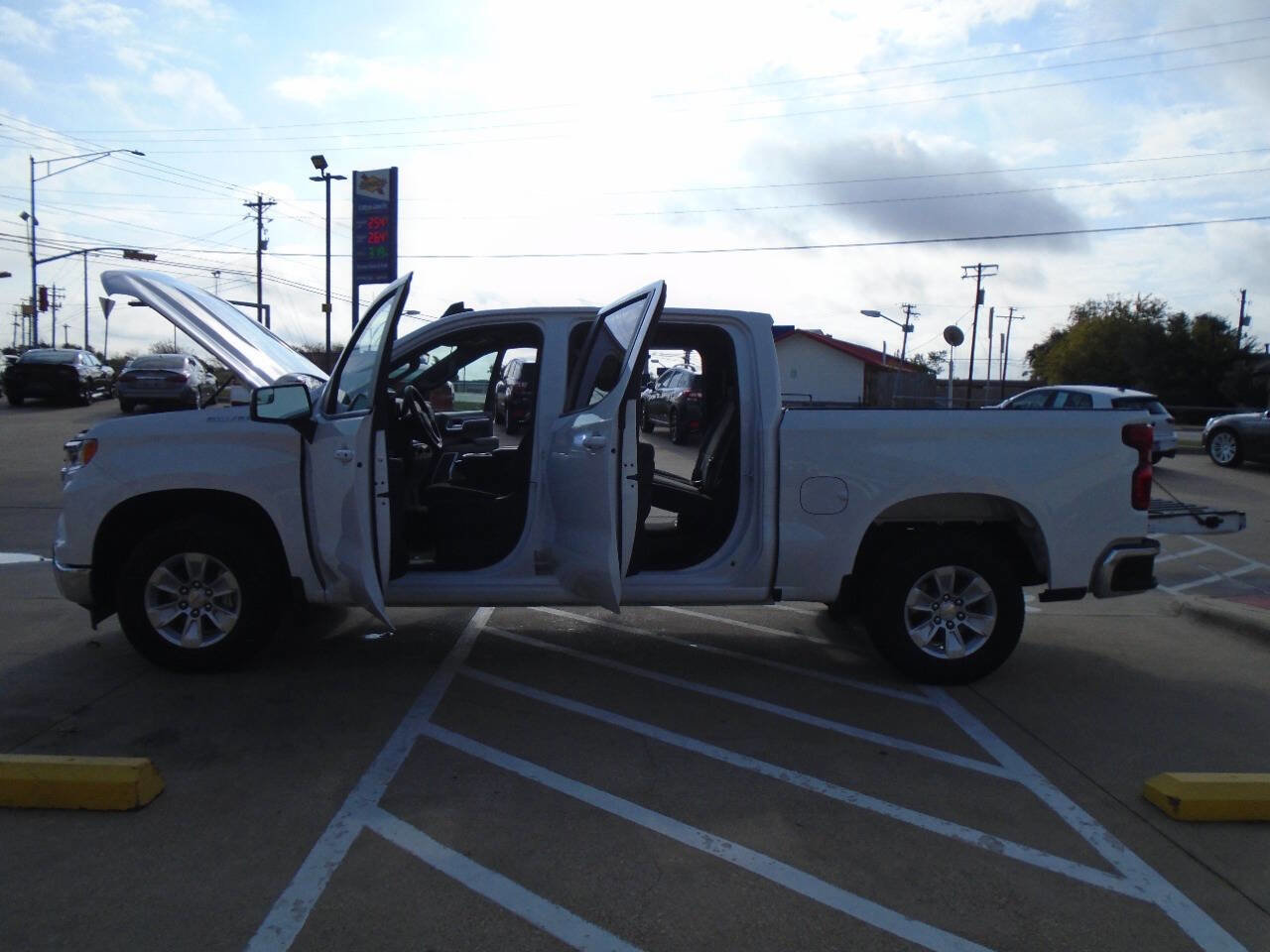 Used 2025 Chevrolet Silverado 1500 LT RWD image 25