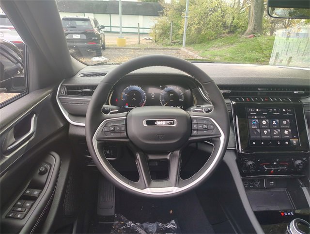 New 2025 Jeep Grand Cherokee Altitude image 17