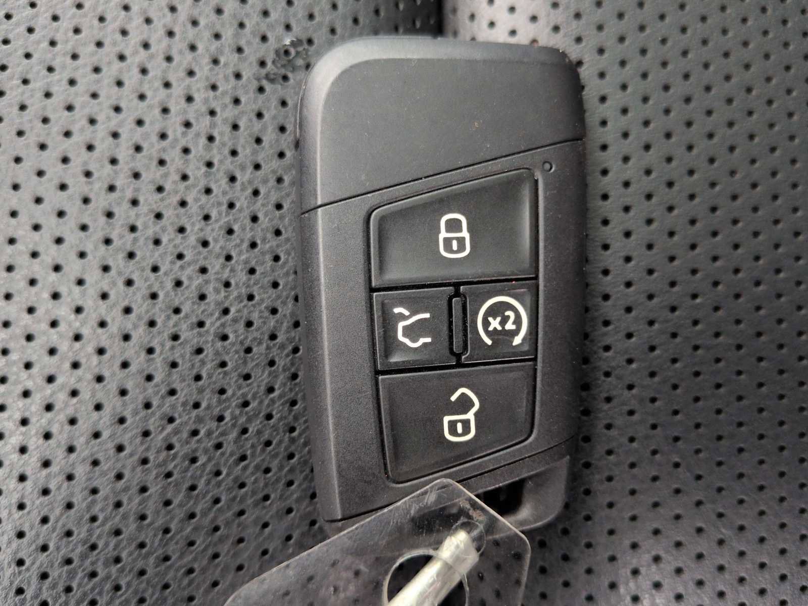 Used 2021 Volkswagen Atlas Cross Sport SEL Premium R-Line image 38