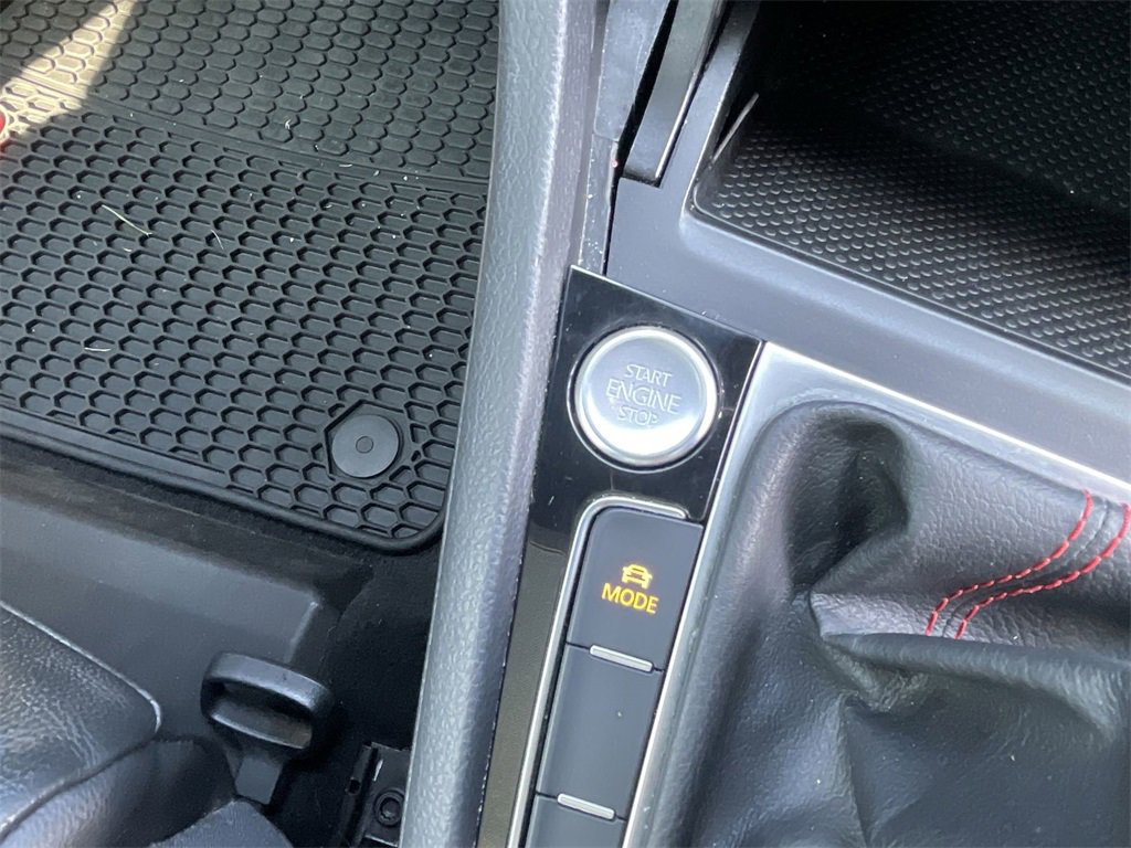 Used 2019 Volkswagen GTI SE w/ SE Experience Package image 25