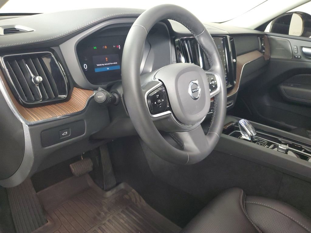 Used 2023 Volvo XC60 B5 Ultimate w/ Climate Package FWD image 24