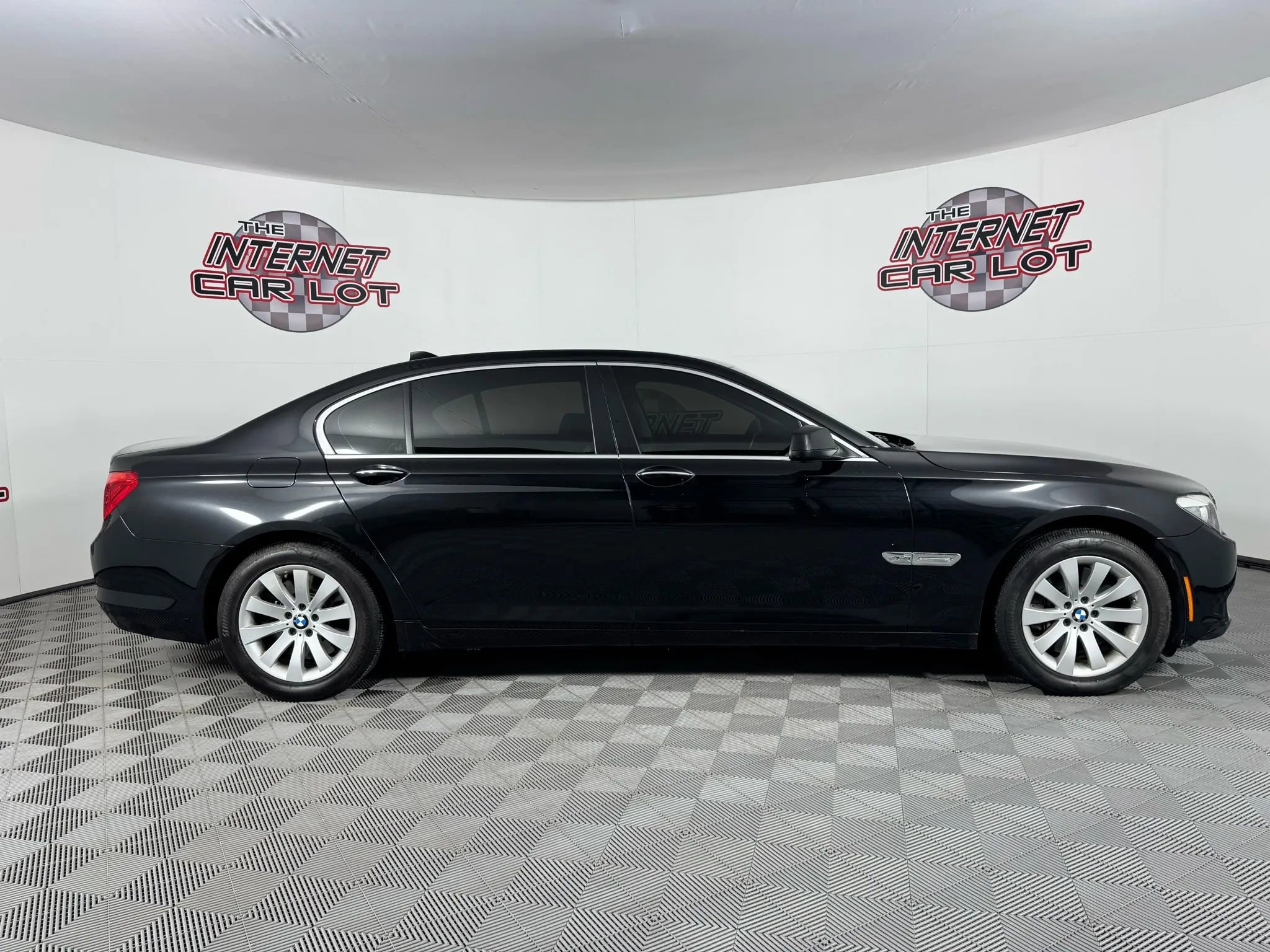 Used 2011 BMW 750Li xDrive image 8
