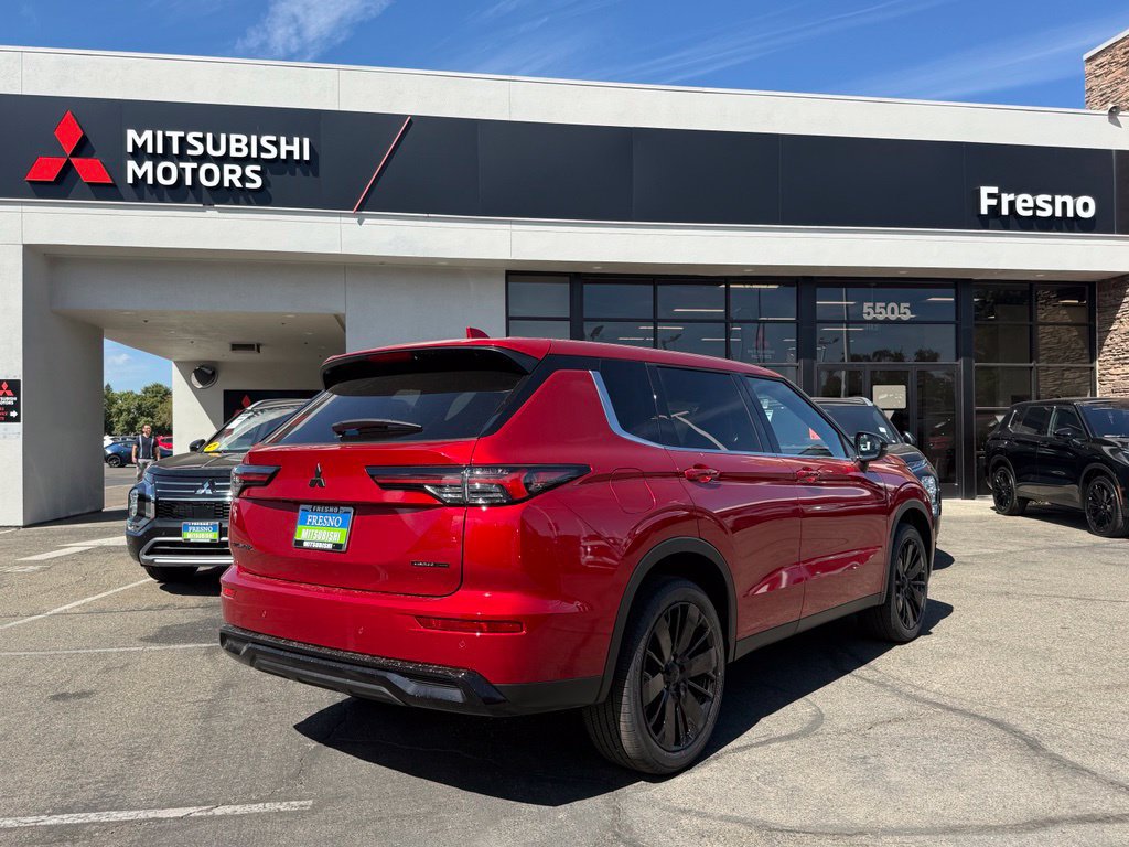 New 2026 Mitsubishi Outlander LE FWD image 8