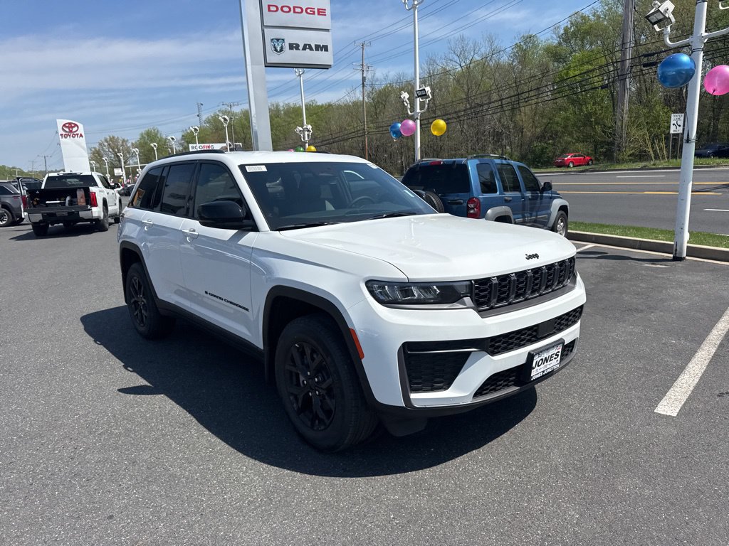 New 2026 Jeep Grand Cherokee Altitude AWD/4WD image 2