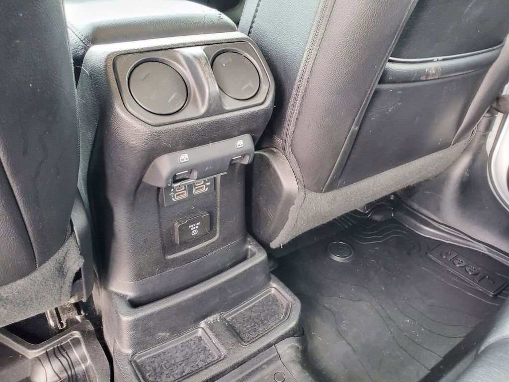 Used 2020 Jeep Wrangler Unlimited Sahara image 25