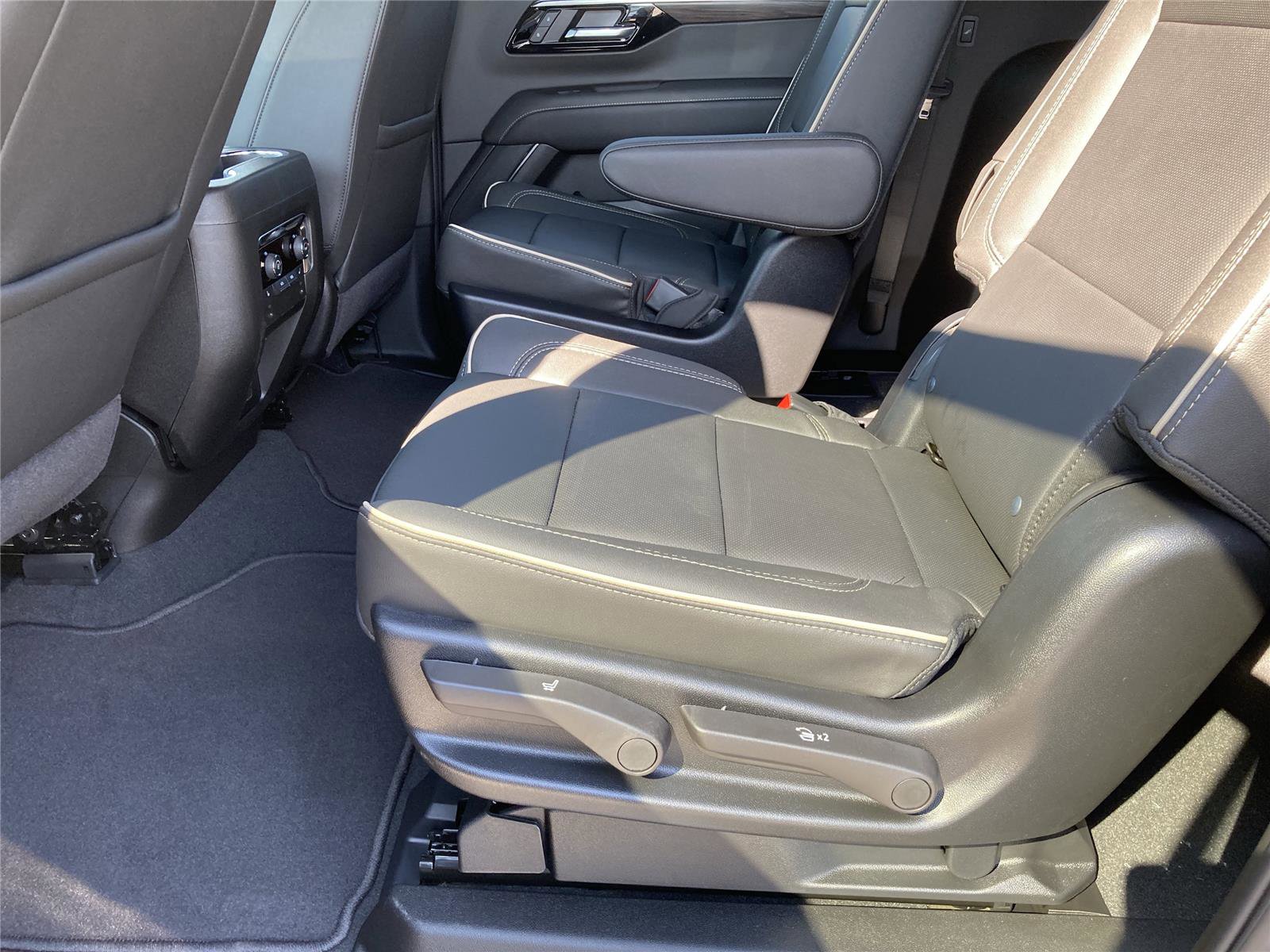 New 2026 Chevrolet Suburban Premier image 31