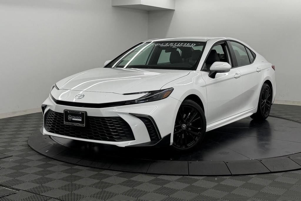 Used 2026 Toyota Camry SE FWD image 3